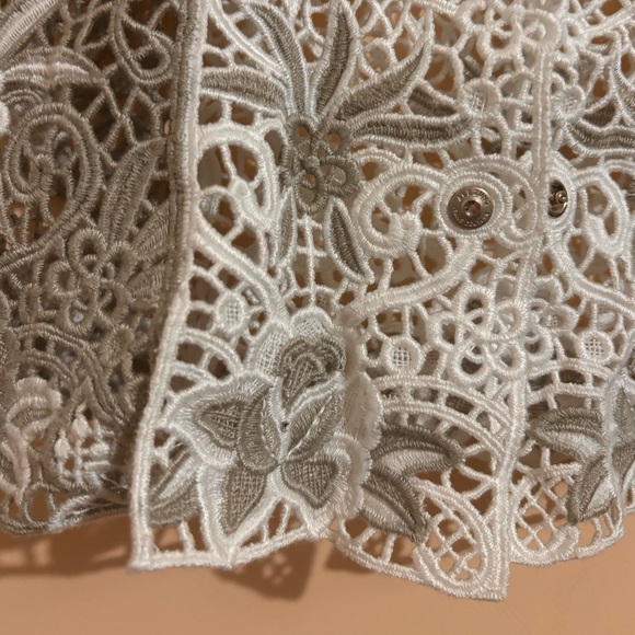 VINTAGE BUTTON-DOWN 🤍🥹 - Picture 4 of 4